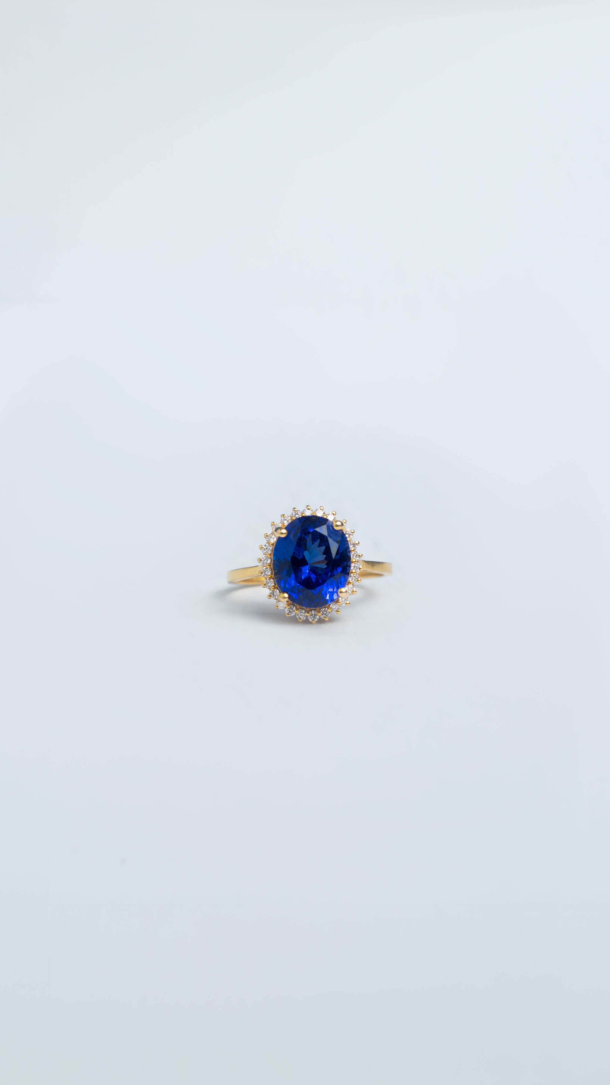 Tanzanite & Diamond Gold Ring 